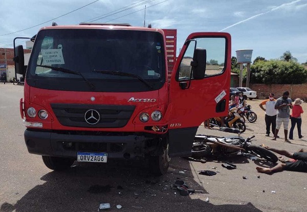 Acidente com caminhão deixou motoqueiro morto em Simplício Mendes